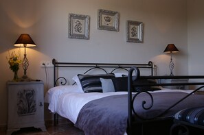 4 bedrooms, in-room safe, iron/ironing board, free WiFi