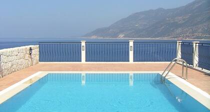 Villa with Stunning Ocean and Mountain Views