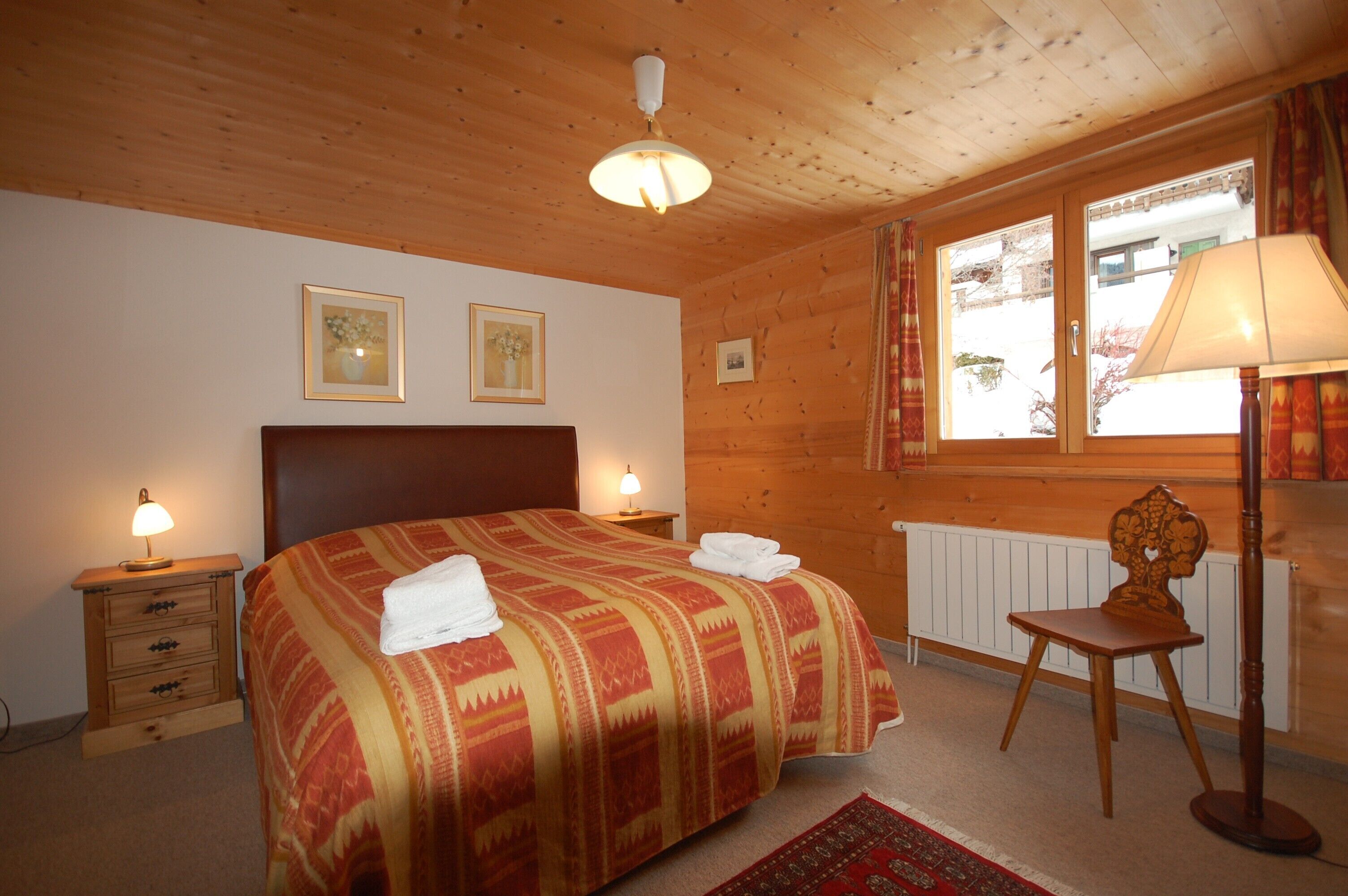 4 多间卧室、办公桌、熨斗/熨衣板、旅行婴儿床