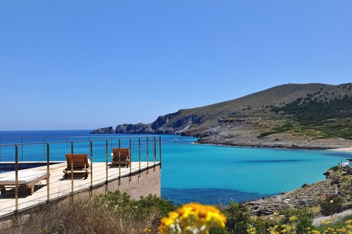 VILLA AUREA on the first line of sea. Aircon available - Free Wifi