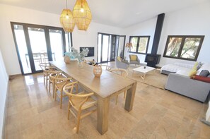 Interior - VILLA AUREA on the first line of sea. Aircon available - Free Wifi (Capdepera)