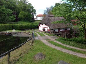 Exterior - Stay idyllically at the old watermill and lake. (vejstrup)