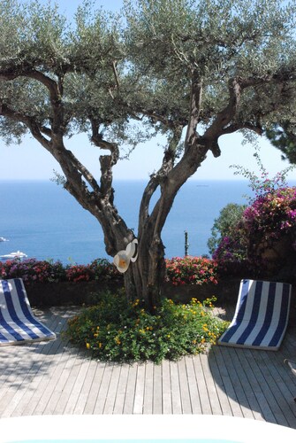 Gorgeous villa on the Faraglioni 3 rooms 6 places + extra suite 2 places