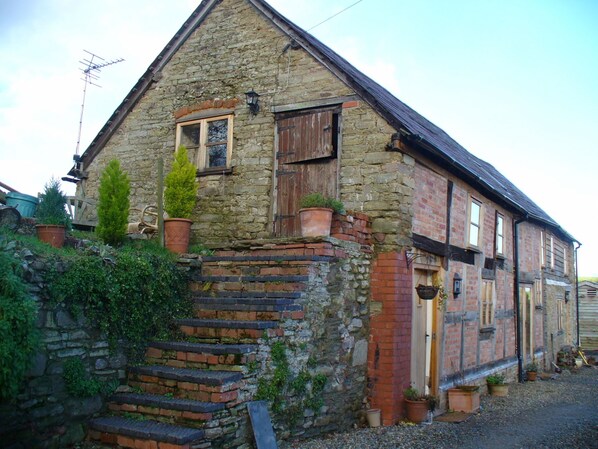 Exterior - Studio Flat In Quiet Village Between Ludlow And Leominster (bircher, leominster)
