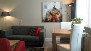 Smart TV - Apartment Smidsberg is a comfortable apartment in a rural area. (Epen)