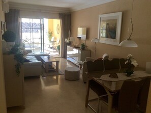 TV - Estepona, cozy 2 bedrooms apartment close to the beach and marina (Estepona)