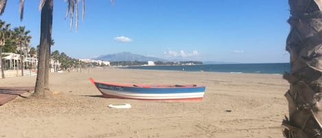 靠近海滩