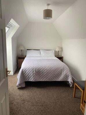 3 chambres, matelas mémoire de forme, fer et planche à repasser