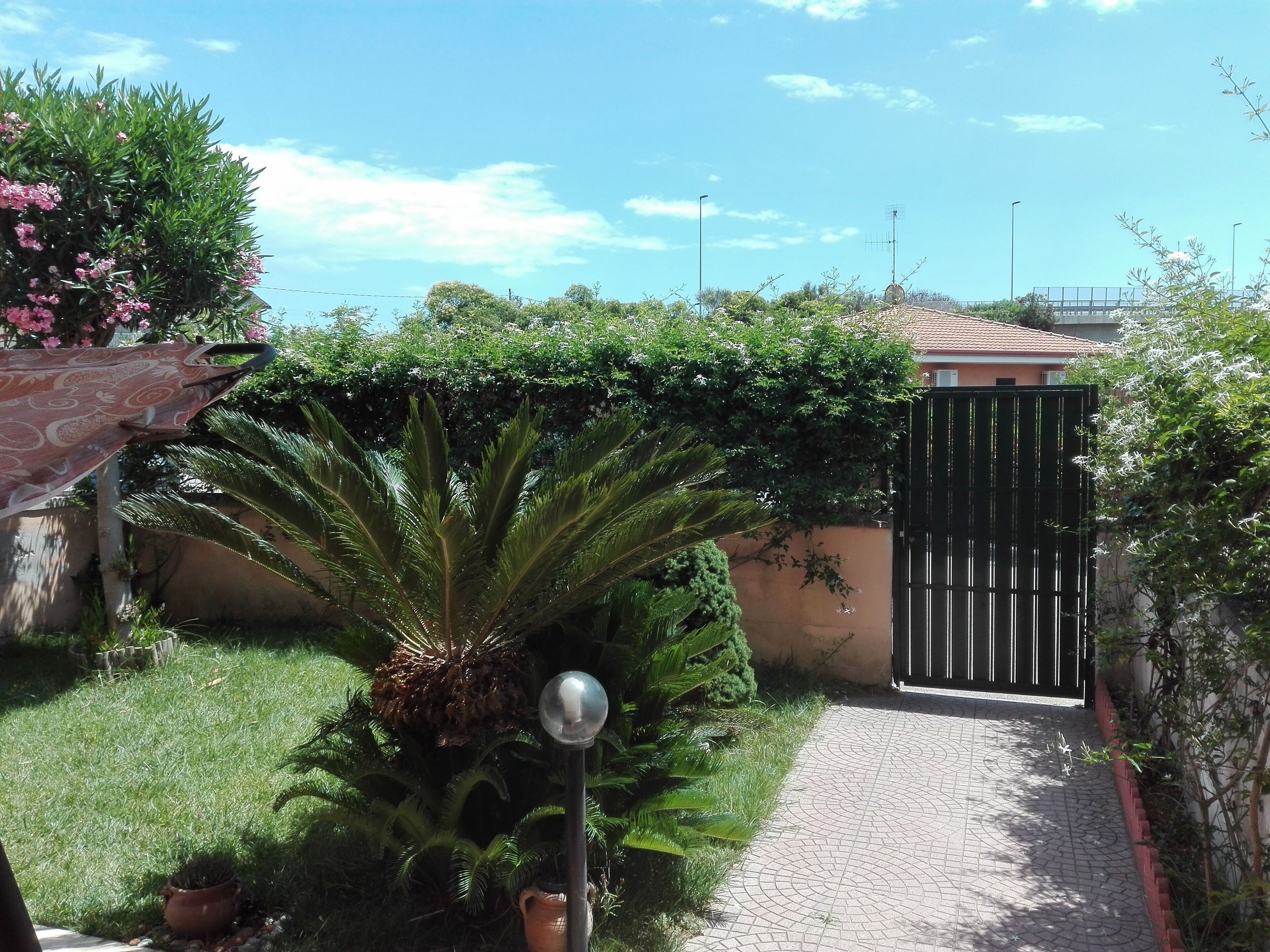 Lovely villa just steps from the sea