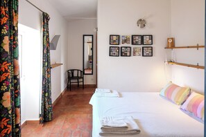 2 bedrooms, iron/ironing board, WiFi, bed sheets - Casa Poeta - Charming Town-House in the center of Tavira (Tavira)