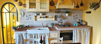 "Casa Bella Vista" Medieval tuscan apartment -family/group friendly near Pisa