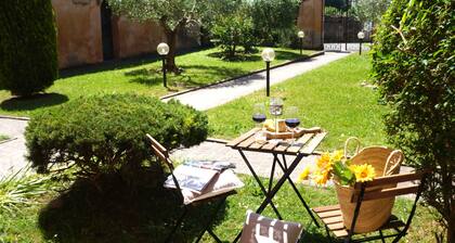 "Casa Bella Vista" Medieval tuscan apartment -family/group friendly near Pisa