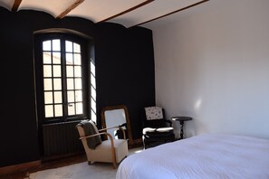 5 chambres, fer et planche à repasser, lit parapluie, Wi-Fi gratuit