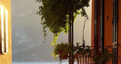 Casa Mara - Varennan suuri kauneus, parvekkeella Como-järven yläpuolella.