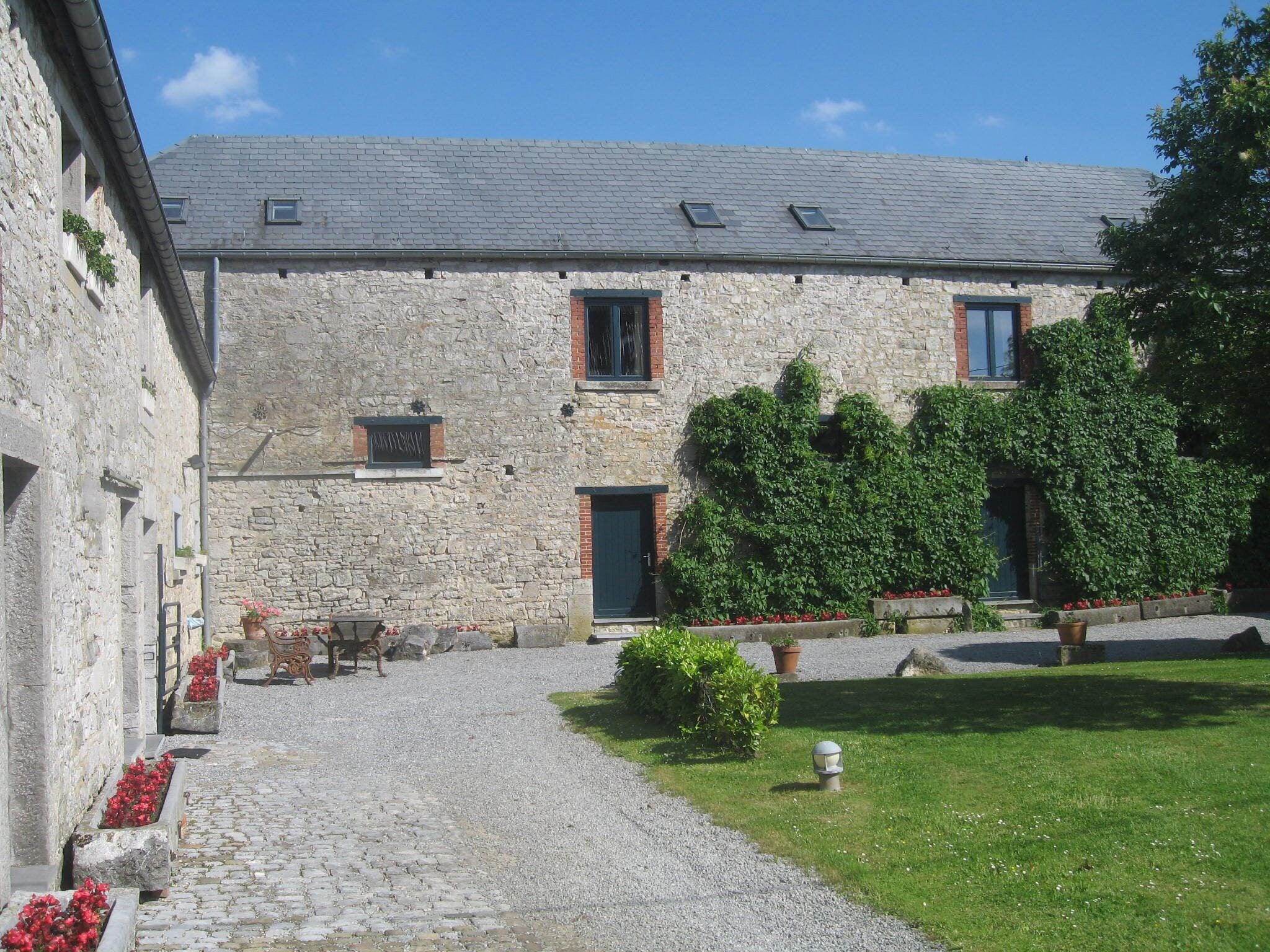 gîte vu de la grande cour
