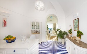 5 habitaciones, escritorio, tabla de planchar con plancha y wifi gratis 