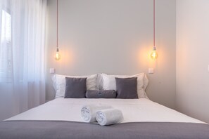 5 bedrooms, iron/ironing board, free WiFi, bed sheets