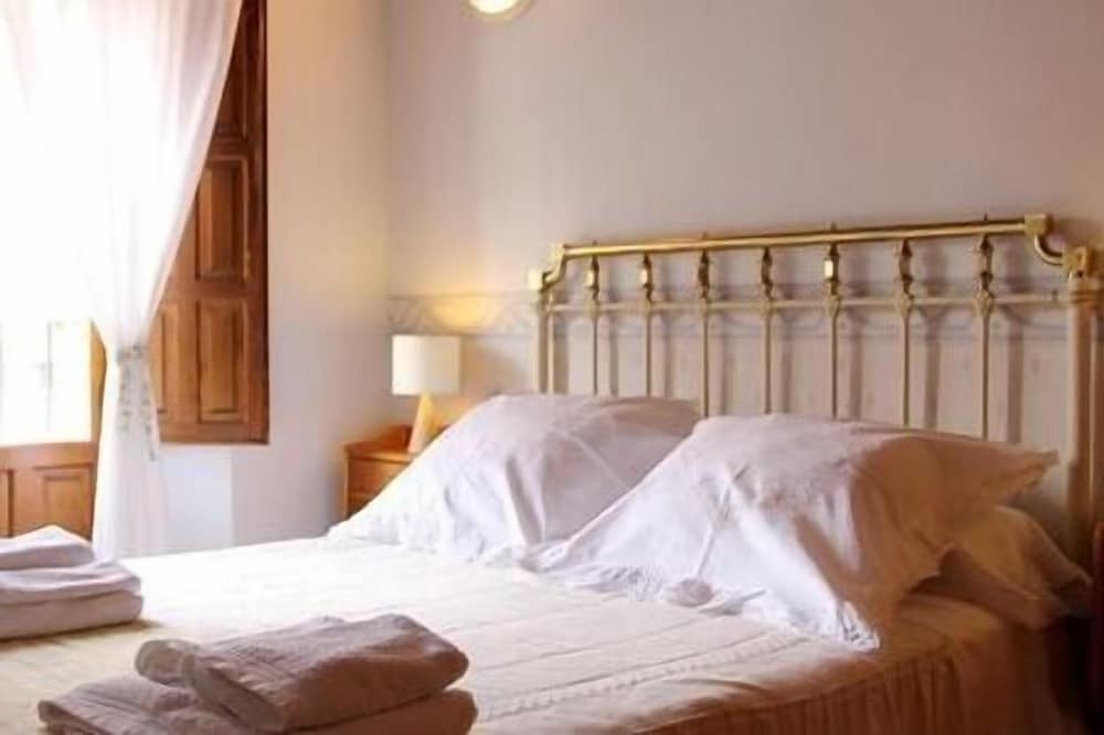 House of the Soria River for 7/8 people. Rustic House of the River in Soria Capital.