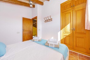 3 chambres, fer et planche à repasser, Wi-Fi gratuit, draps fournis