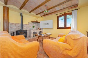 TV, DVD player - Villa Vernissa (Santa Margalida)