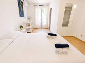 6 camere, ferro/asse da stiro, culla da viaggio, Wi-Fi gratuito