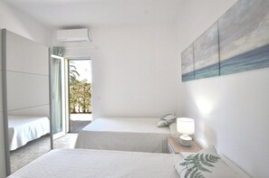 6 bedrooms, iron/ironing board, travel cot, free WiFi - Villa, only 15 min from Palma, 12 pax, large pool, WIFI FREE, AACC, Sat TV (Marratxinet)