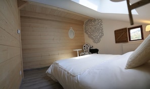 6 chambres, bureau, chambres insonorisées, fer et planche à repasser