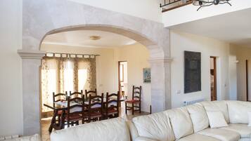 TV, fireplace, DVD player, table tennis