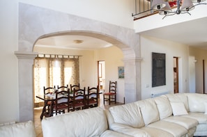 TV, fireplace, DVD player, table tennis