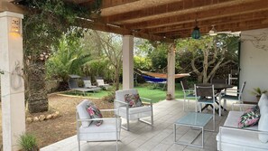 Outdoor dining - House in Cala Mondrago Natural Park, Cap des Moro (Santanyí)