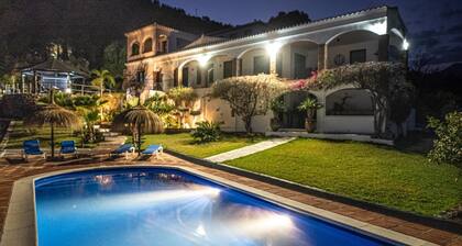 Luxury Villa with private pool La Herradura