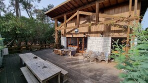 Outdoor dining - Big house, 200 m far from the sea (Lège-Cap-Ferret)