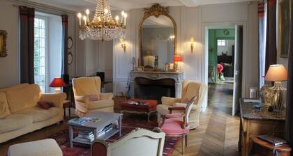 Grande maison, confortable, en bord de mer, tennis, voile, golf, musée, ...