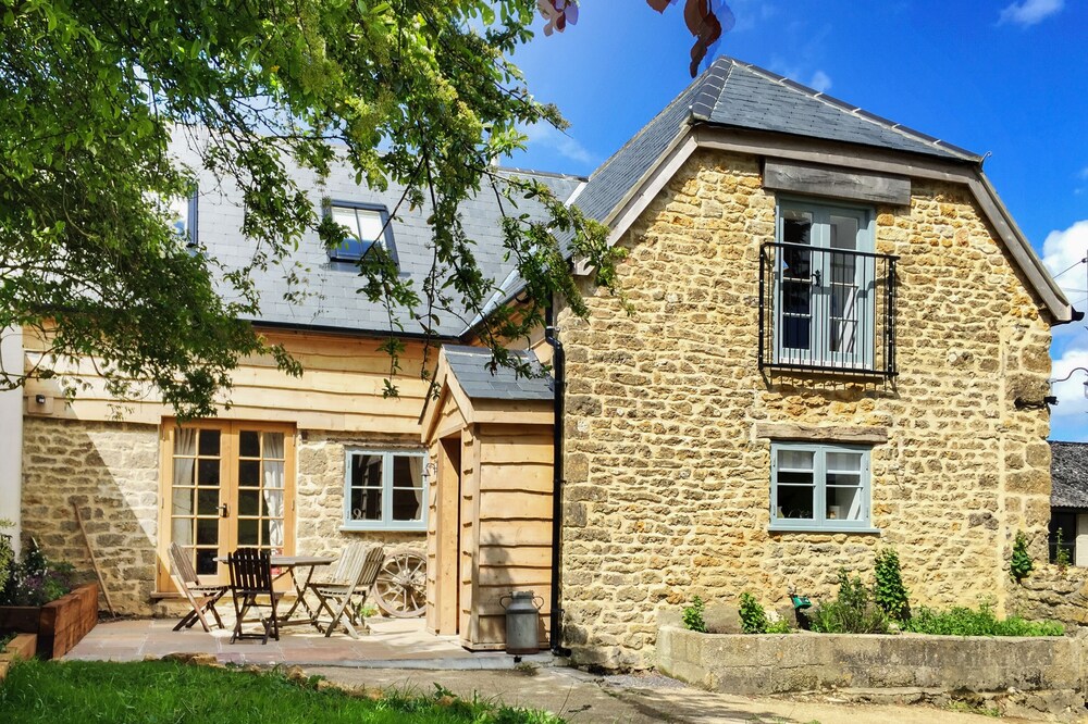 A Perfect Getaway Holiday Home, Impeccably Stylish, Rustic Luxury