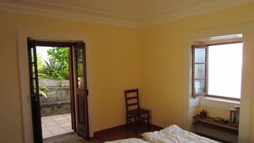 3 bedrooms, bed sheets