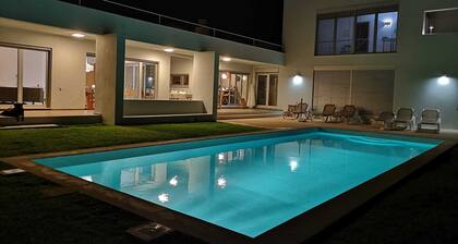 Villa of charm with private pool overlooking the sea and on the beach