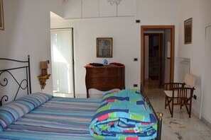 3 chambres, fer et planche à repasser, Wi-Fi gratuit, draps fournis