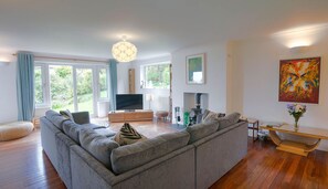 TV, DVD-spiller og bordtennis