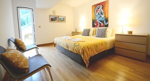 8 chambres, fer et planche à repasser, lit parapluie, Wi-Fi gratuit