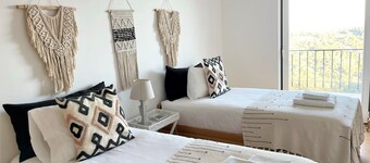 Villa São Francisco vista sul mare, piscina e vasca idromassaggio panoramica, 30mn Lisbona