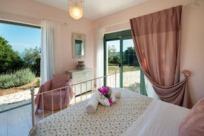 3 bedrooms, in-room safe, iron/ironing board, WiFi
