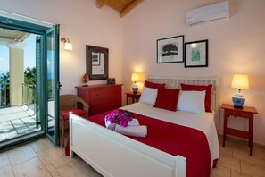 3 bedrooms, in-room safe, iron/ironing board, WiFi - Red Rose Artists Villas  (Gaios)