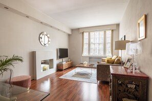 Smart TV, reproductor de DVD, libros y videoteca 