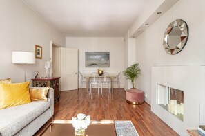 スマートテレビ、DVD プレーヤー、書庫、ビデオライブラリ