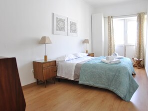 2 makuuhuonetta, silitysrauta/-lauta, ilmainen Wi-Fi, vuodevaatteet