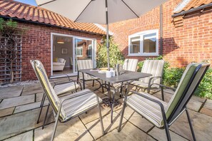 Outdoor dining - Sea Lodge, Brancaster, Norfolk (King's Lynn)