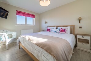 3 bedrooms, internet, bed sheets