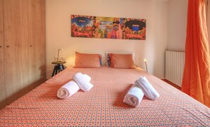 2 bedrooms, iron/ironing board, free WiFi