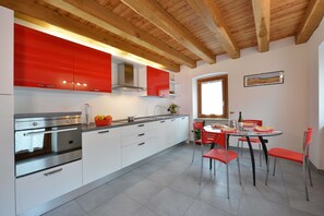 Fridge, microwave, oven, stovetop - Mountain villa for families / groups (4-16 guests) (Chambave)