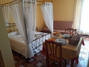 5 bedrooms, WiFi, bed sheets - Cottage with private heated pool, WIFI and patio with BBQ (Guadalajara)